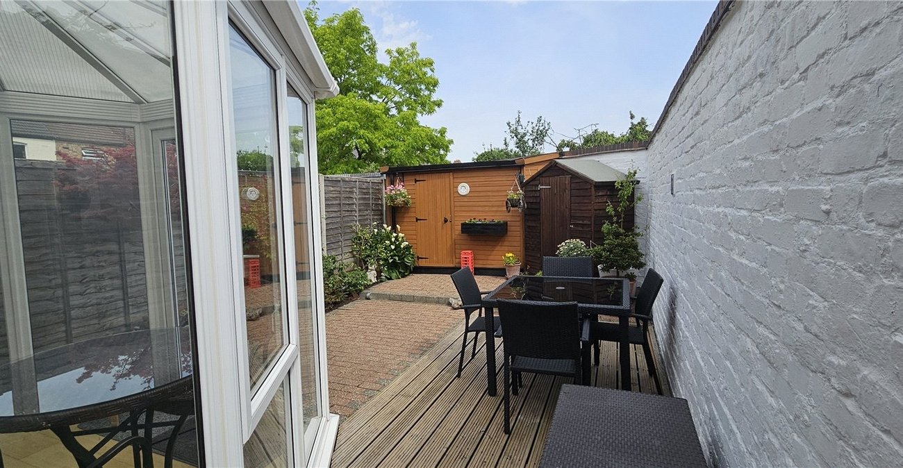 2 bedroom house for sale in London | Robinson Jackson