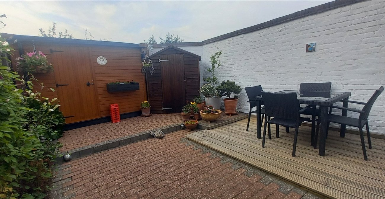2 bedroom house for sale in London | Robinson Jackson