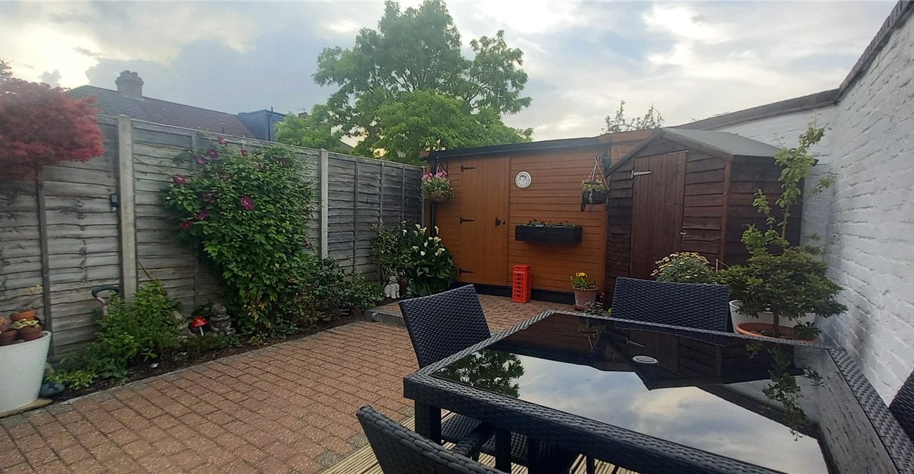 2 bedroom house for sale in London | Robinson Jackson