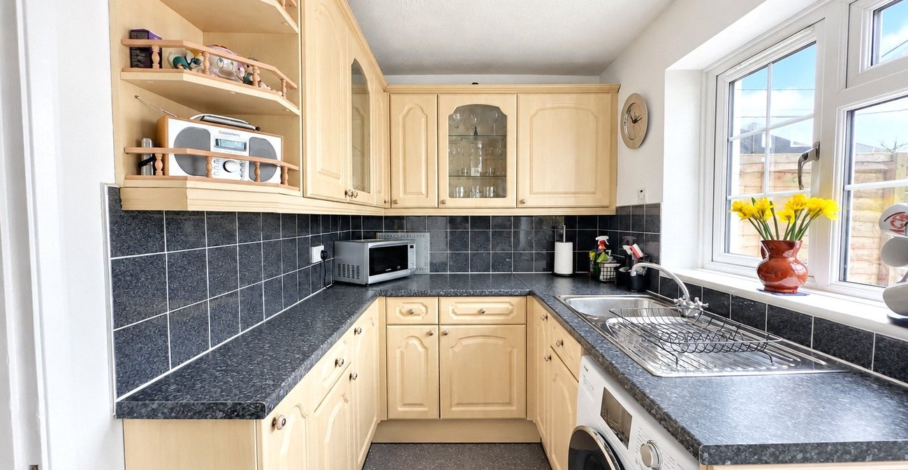 2 bedroom house for sale in London | Robinson Jackson