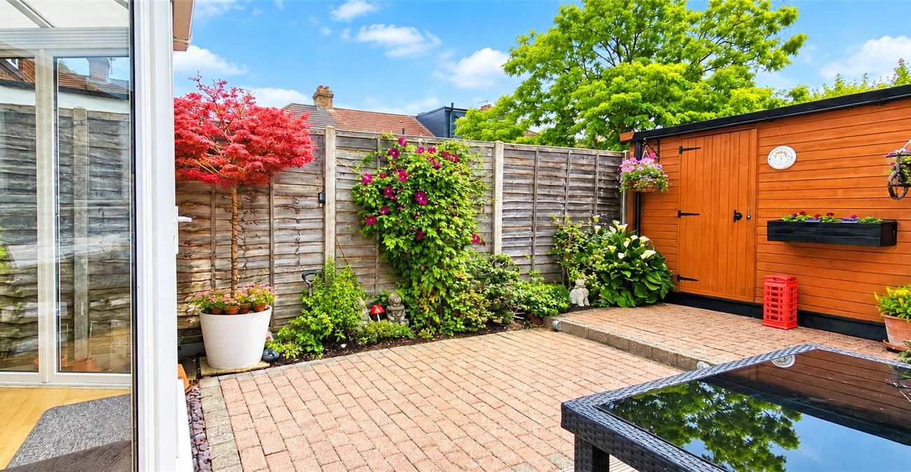 2 bedroom house for sale in London | Robinson Jackson