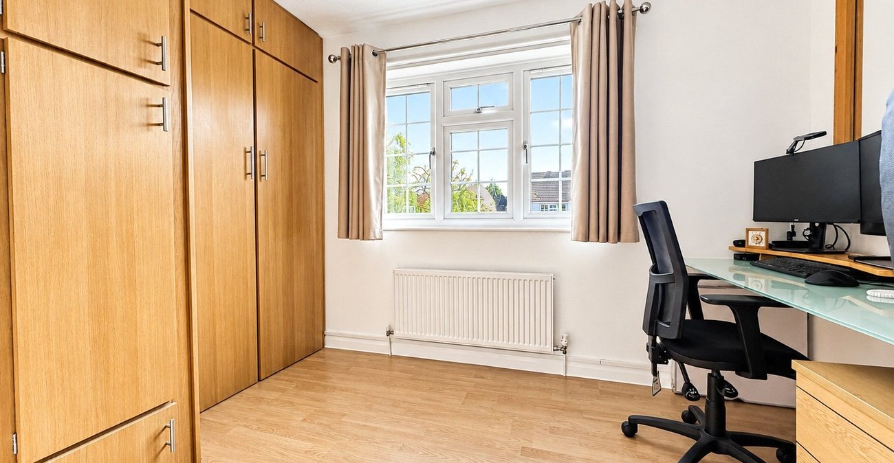 2 bedroom house for sale in London | Robinson Jackson