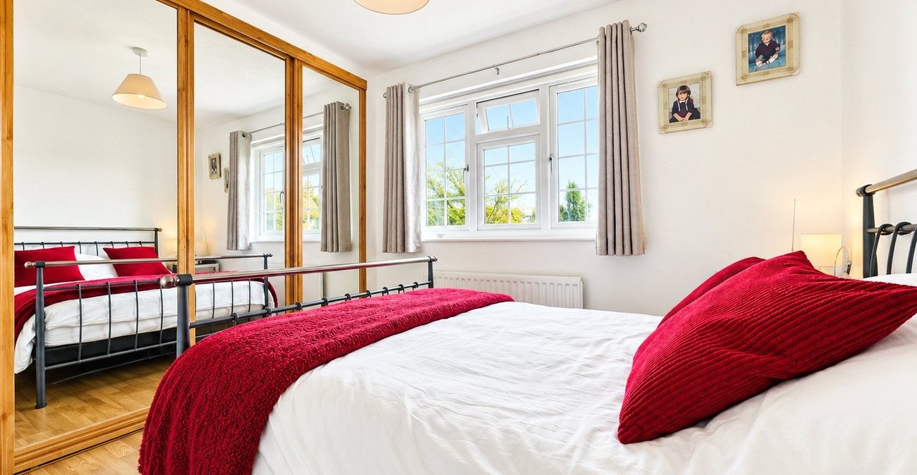 2 bedroom house for sale in London | Robinson Jackson