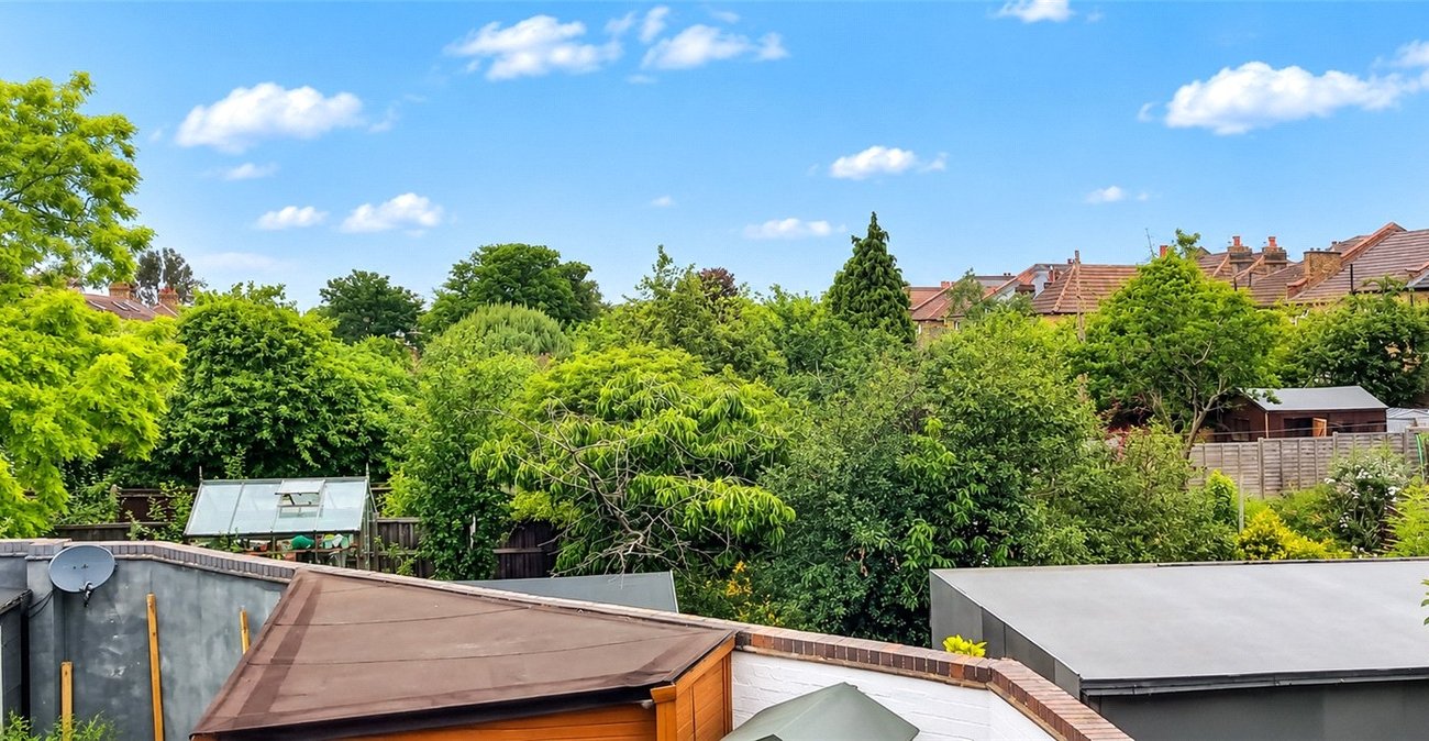 2 bedroom house for sale in London | Robinson Jackson