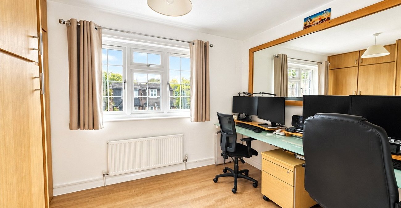 2 bedroom house for sale in London | Robinson Jackson