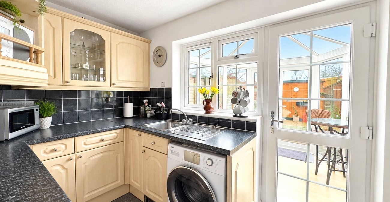 2 bedroom house for sale in London | Robinson Jackson