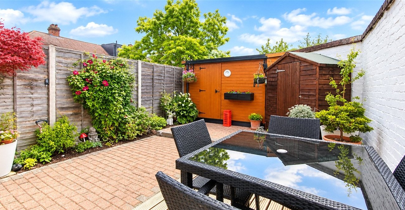 2 bedroom house for sale in London | Robinson Jackson