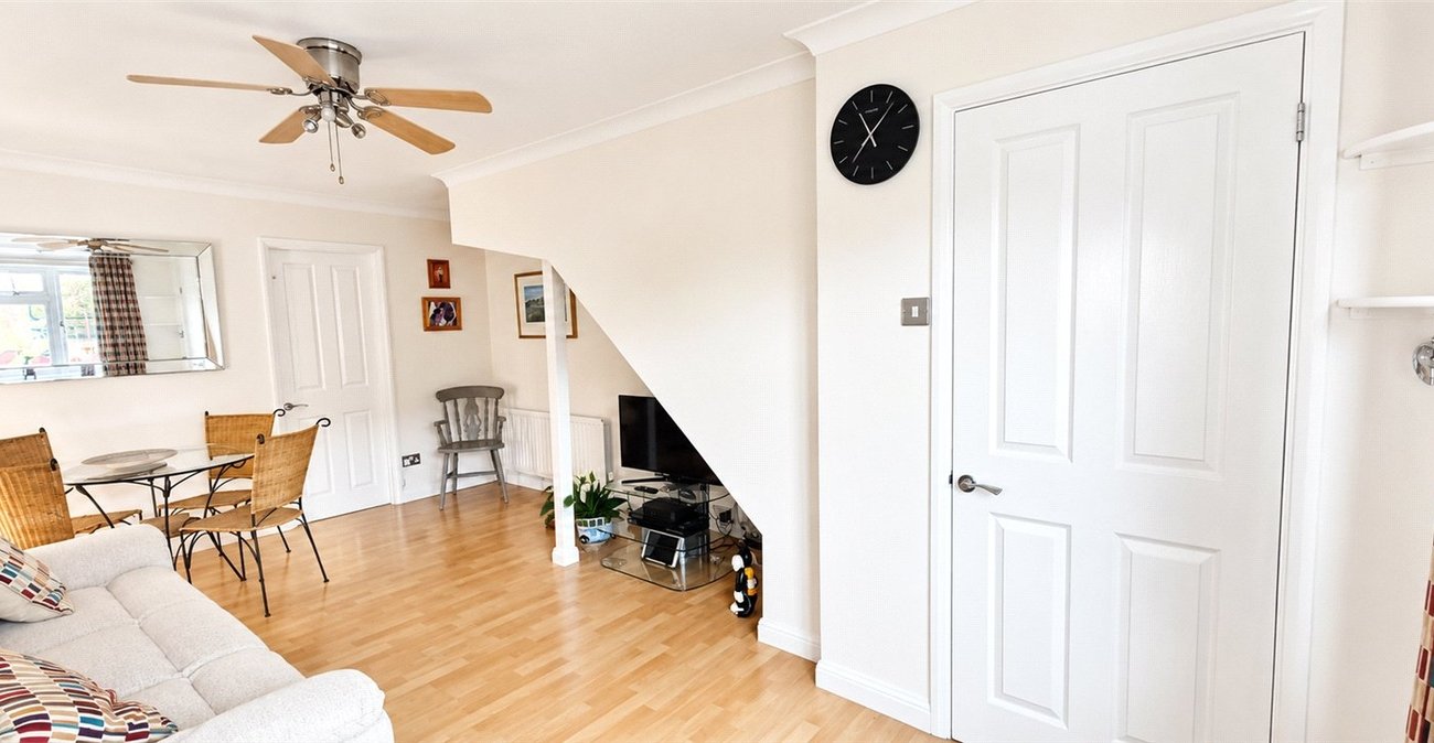 2 bedroom house for sale in London | Robinson Jackson