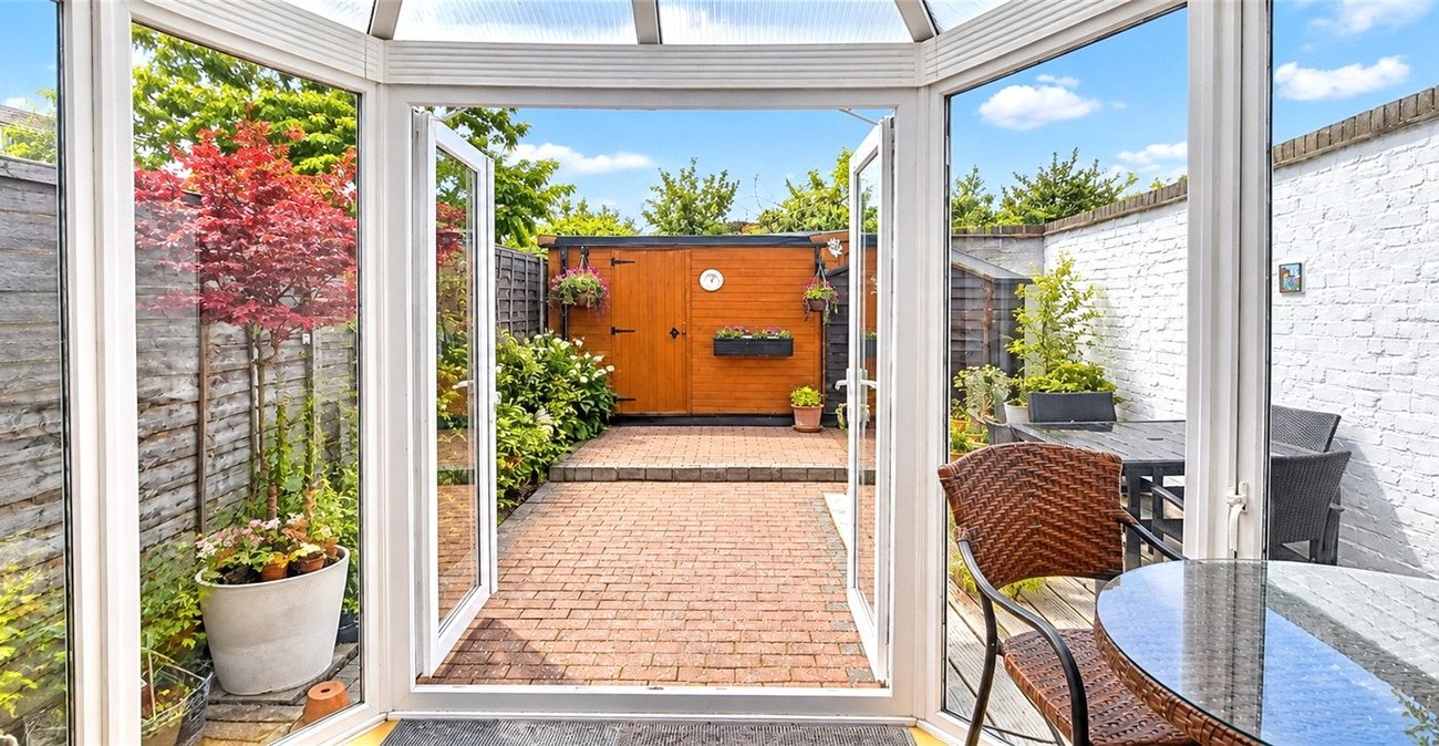 2 bedroom house for sale in London | Robinson Jackson