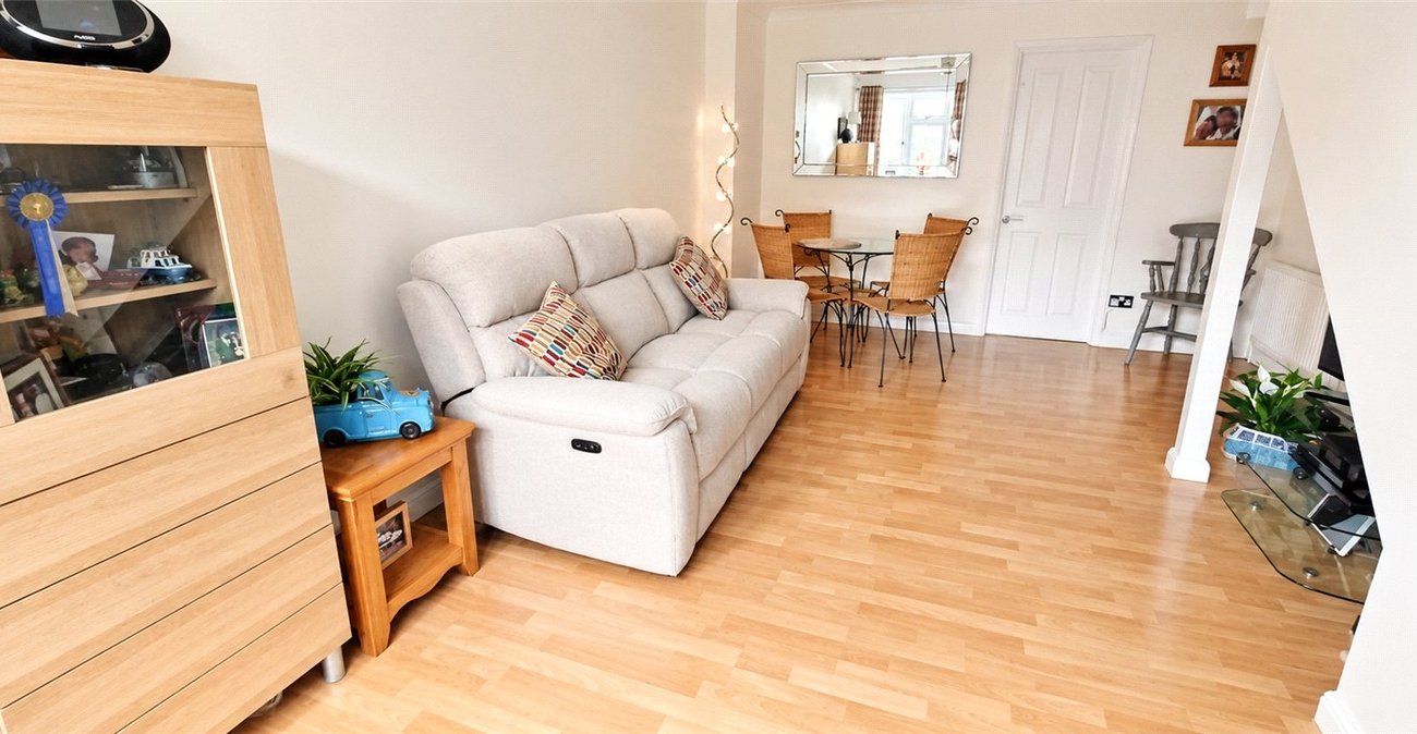 2 bedroom house for sale in London | Robinson Jackson
