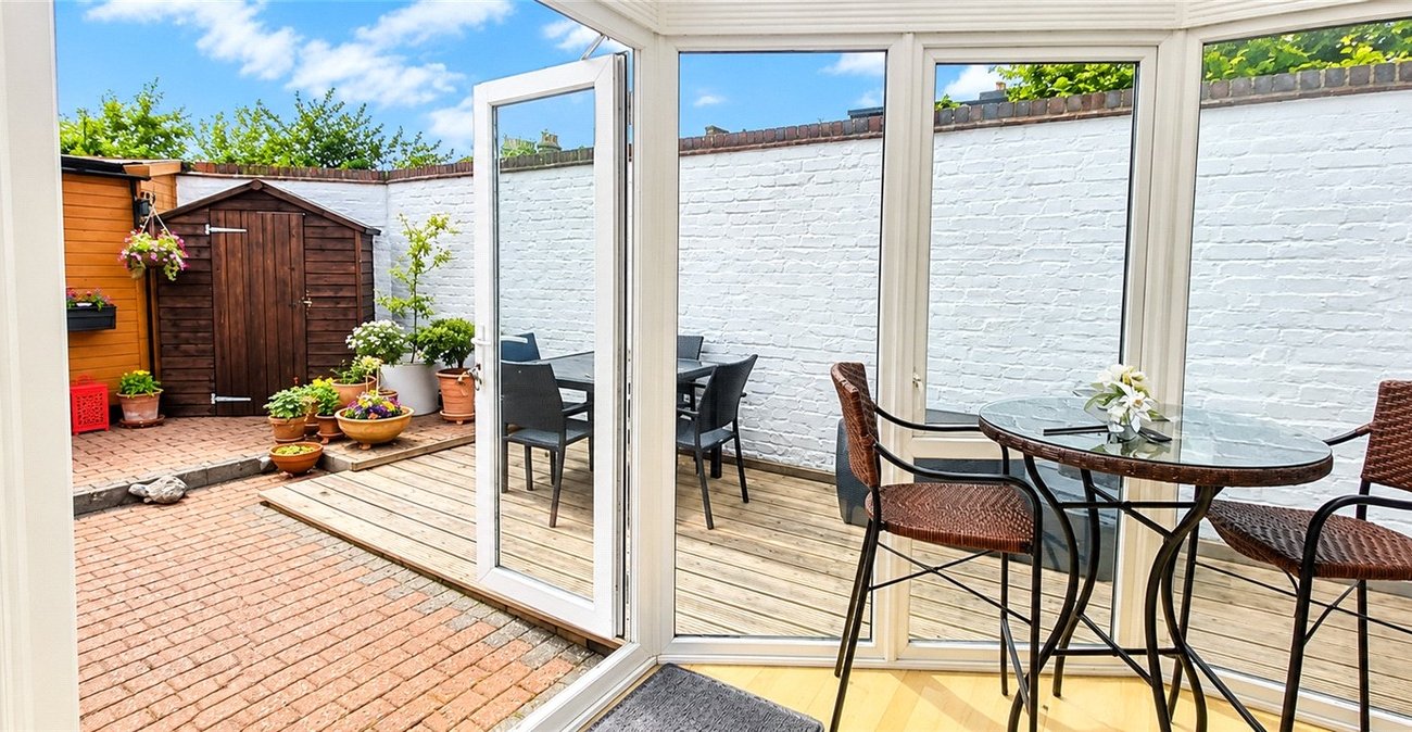 2 bedroom house for sale in London | Robinson Jackson