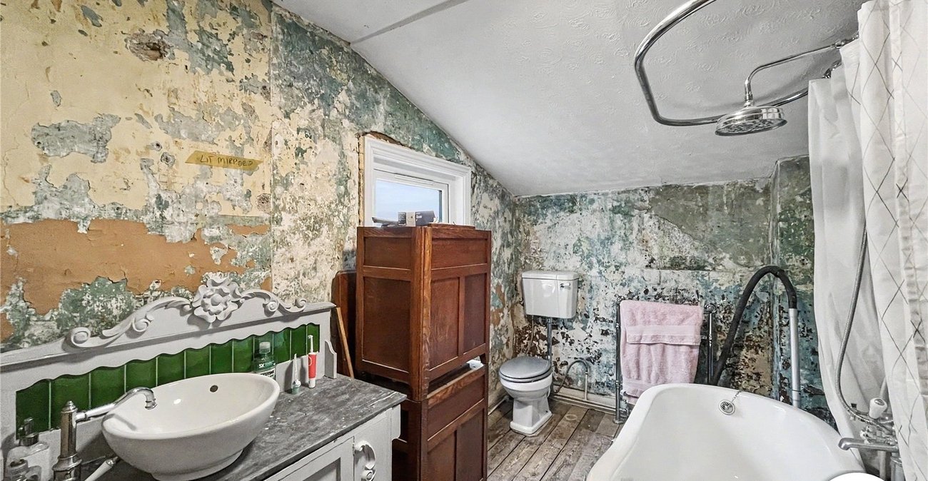 2 bedroom house for sale in Sittingbourne | Robinson Michael & Jackson