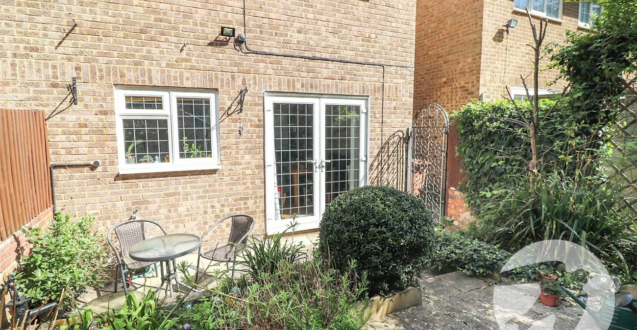 3 bedroom house for sale in Erith | Robinson Jackson