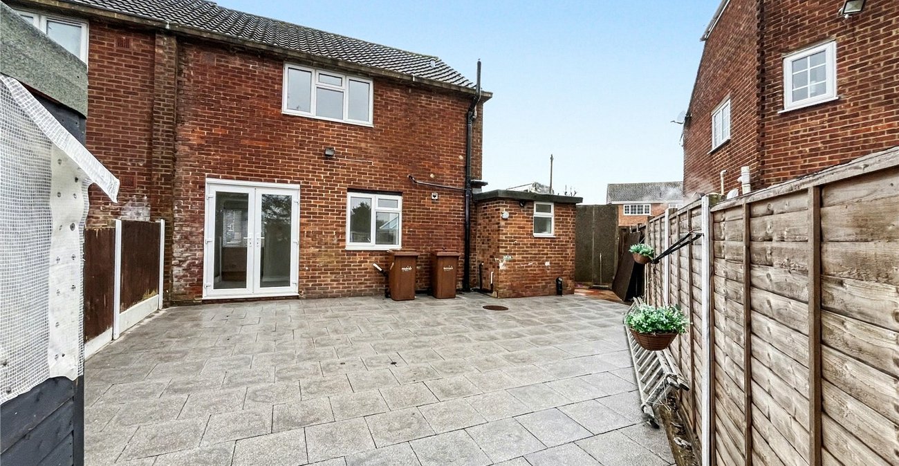 2 bedroom house for sale in Walderslade | Robinson Michael & Jackson