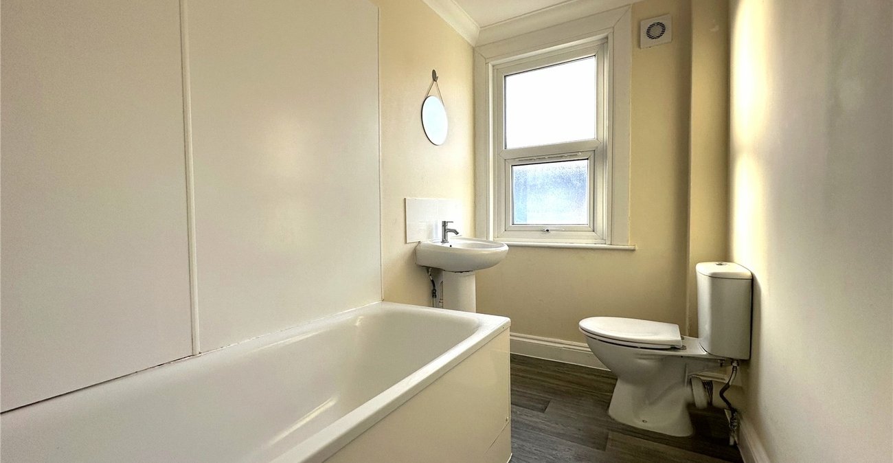 2 bedroom property for sale in London | Robinson Jackson