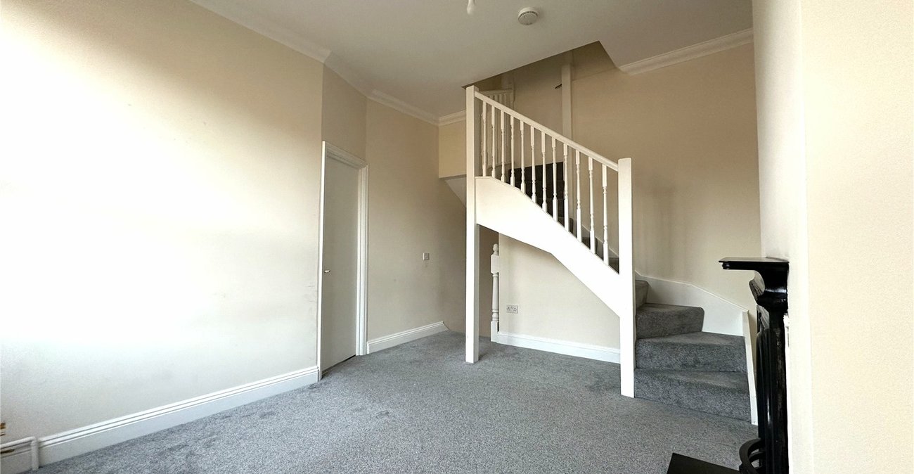 2 bedroom property for sale in London | Robinson Jackson