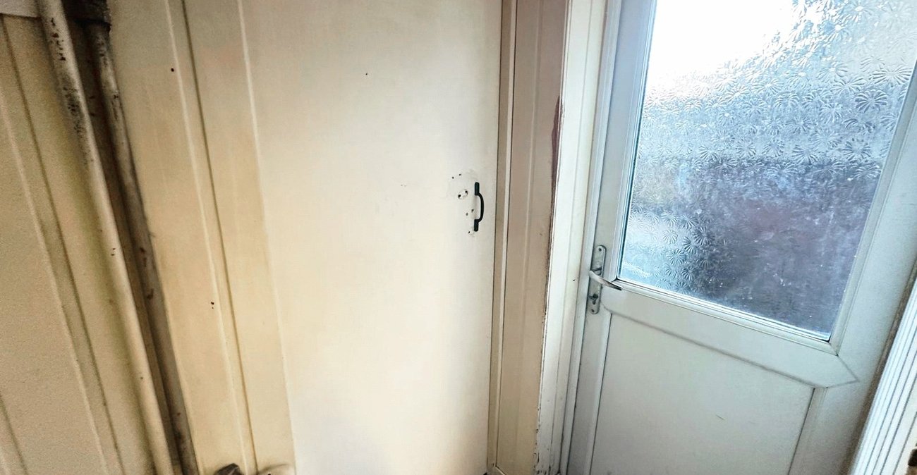 3 bedroom house for sale in London | Robinson Jackson