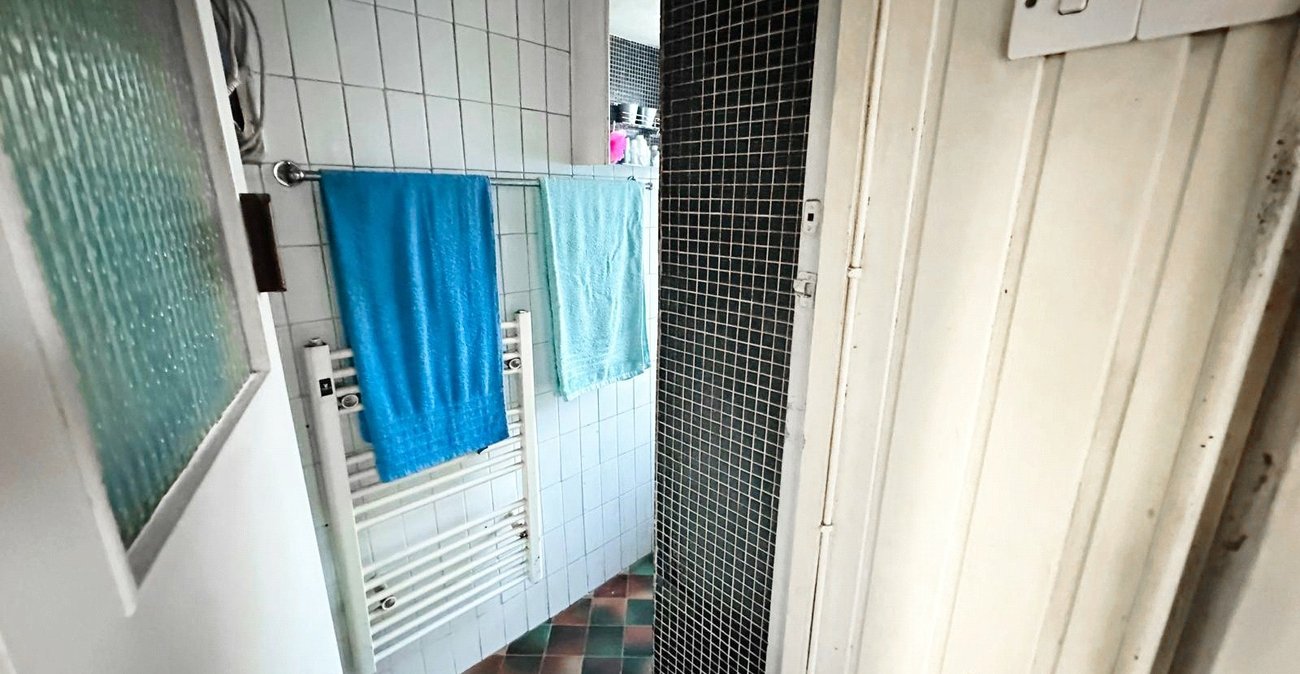 3 bedroom house for sale in London | Robinson Jackson