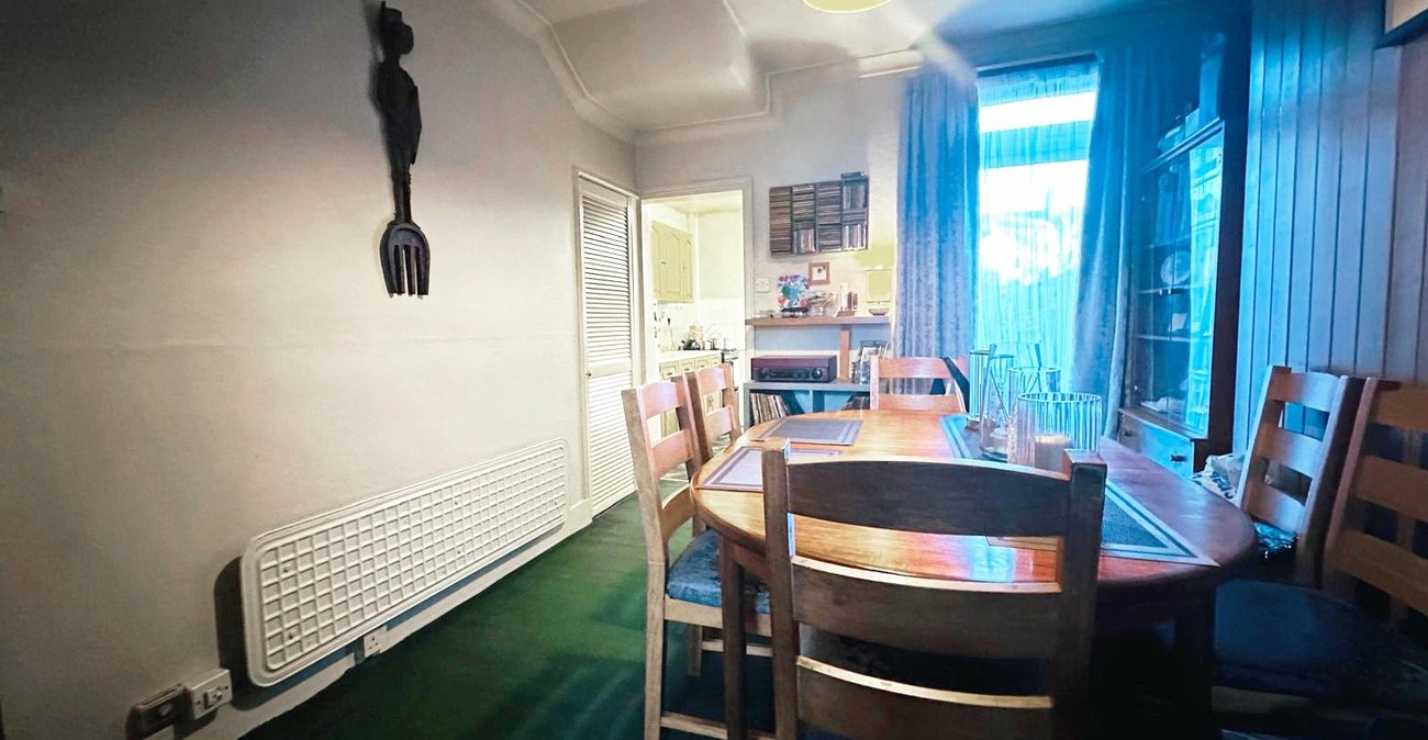 3 bedroom house for sale in London | Robinson Jackson