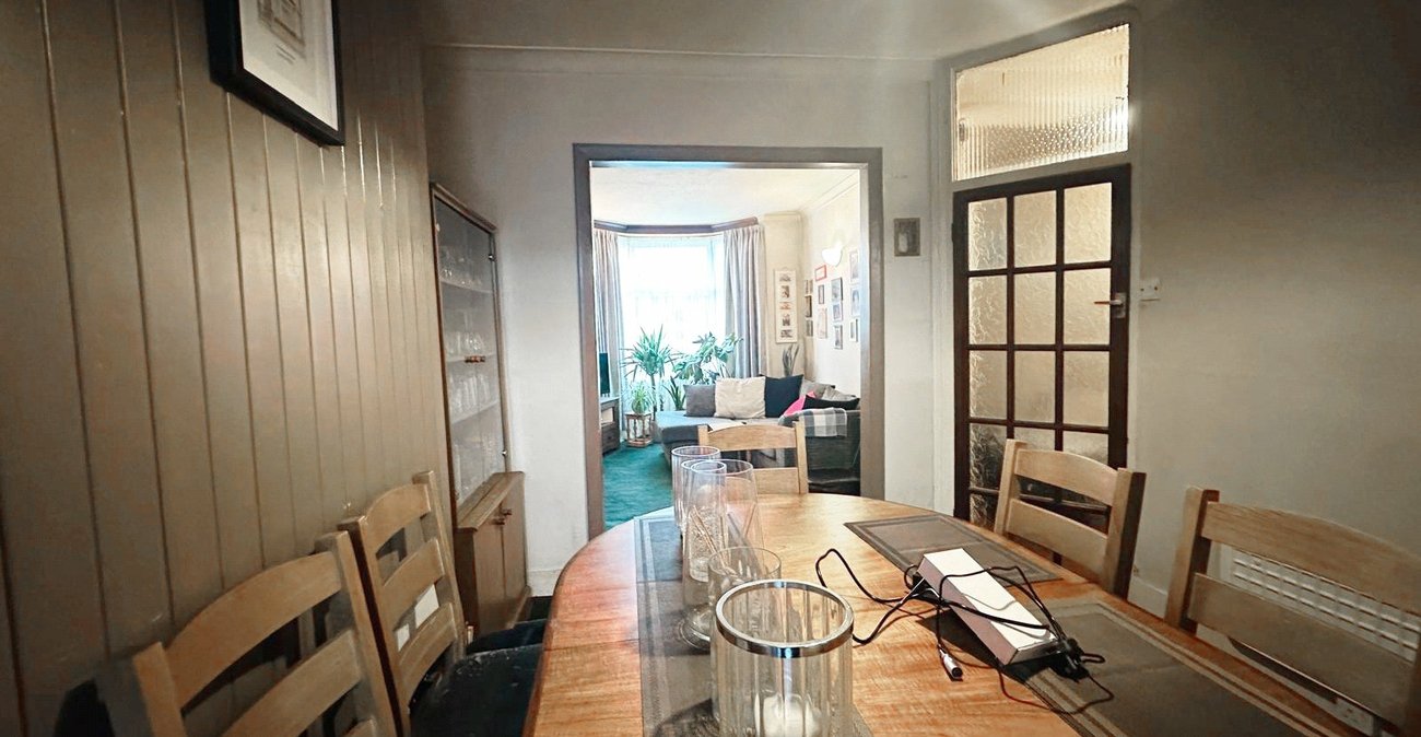 3 bedroom house for sale in London | Robinson Jackson