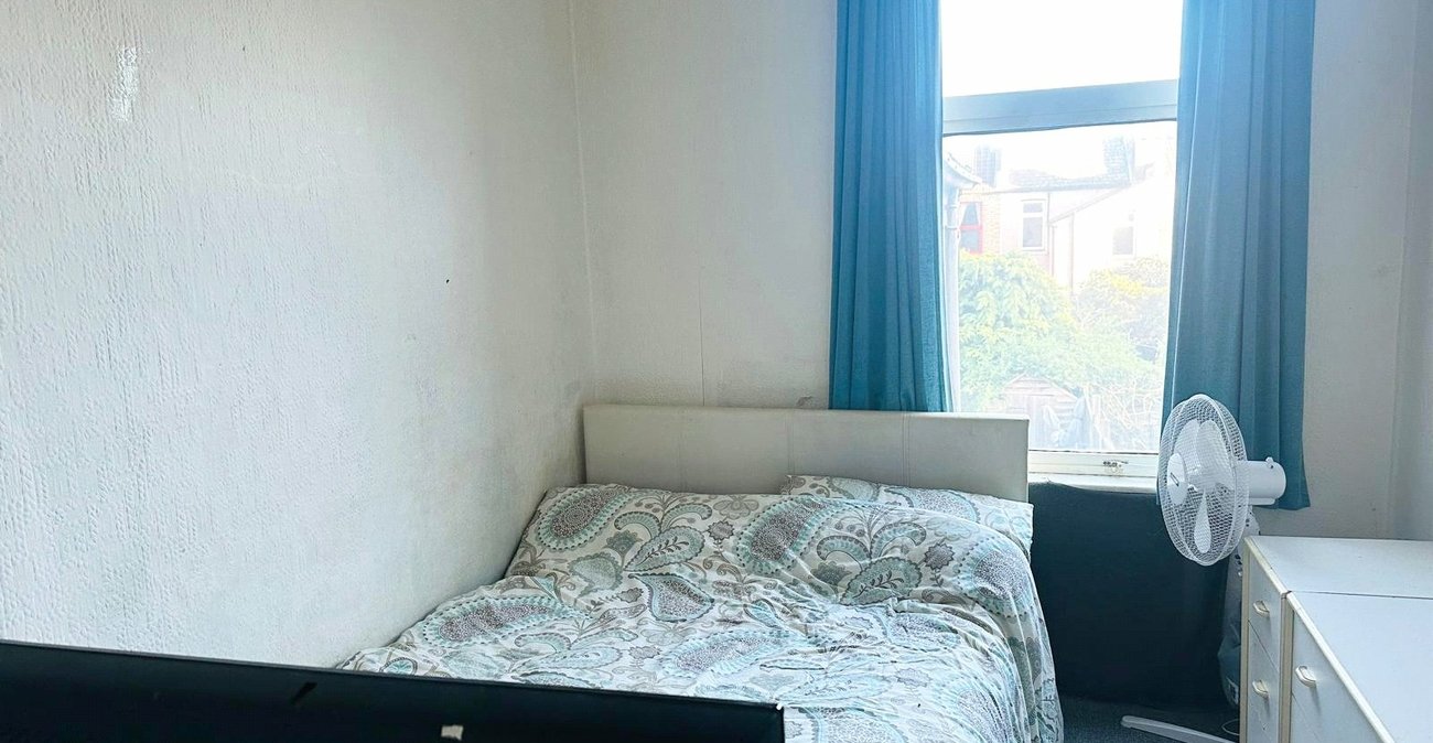 3 bedroom house for sale in London | Robinson Jackson