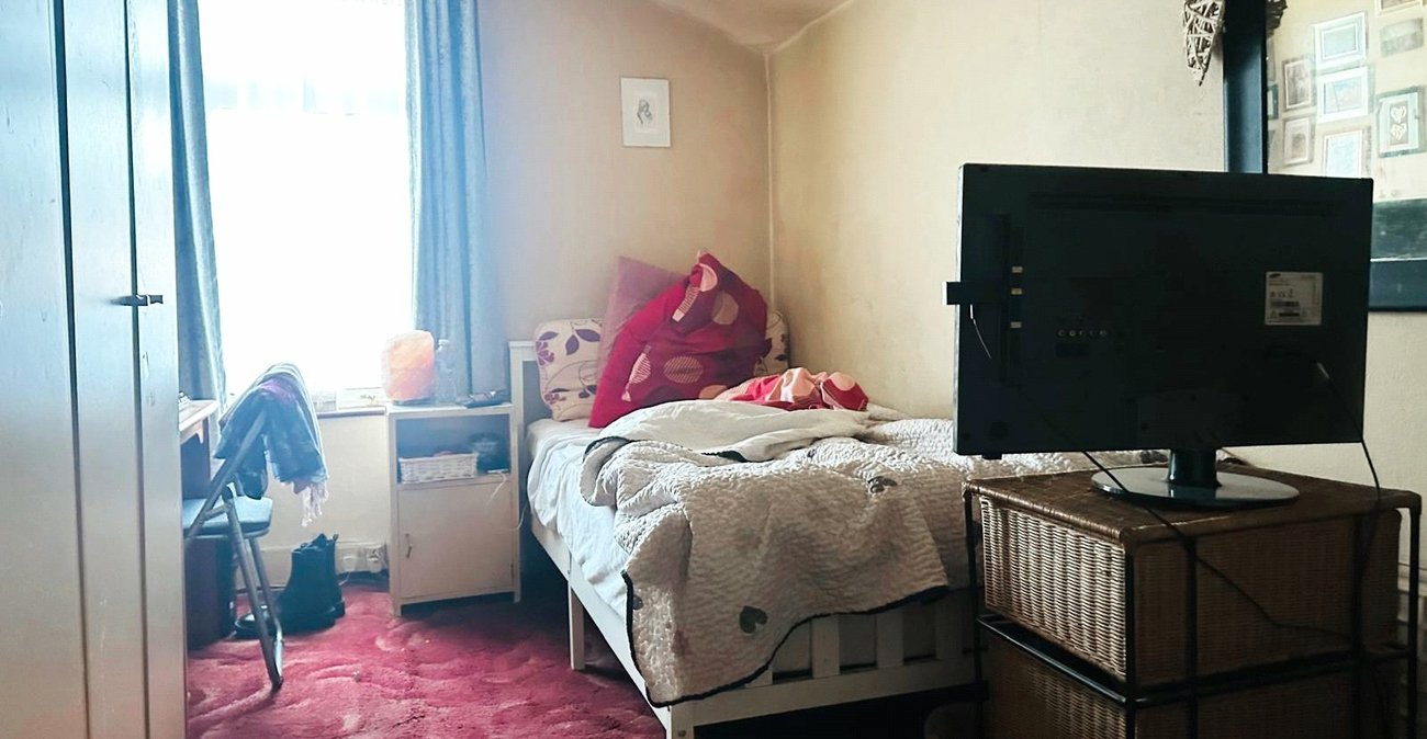 3 bedroom house for sale in London | Robinson Jackson