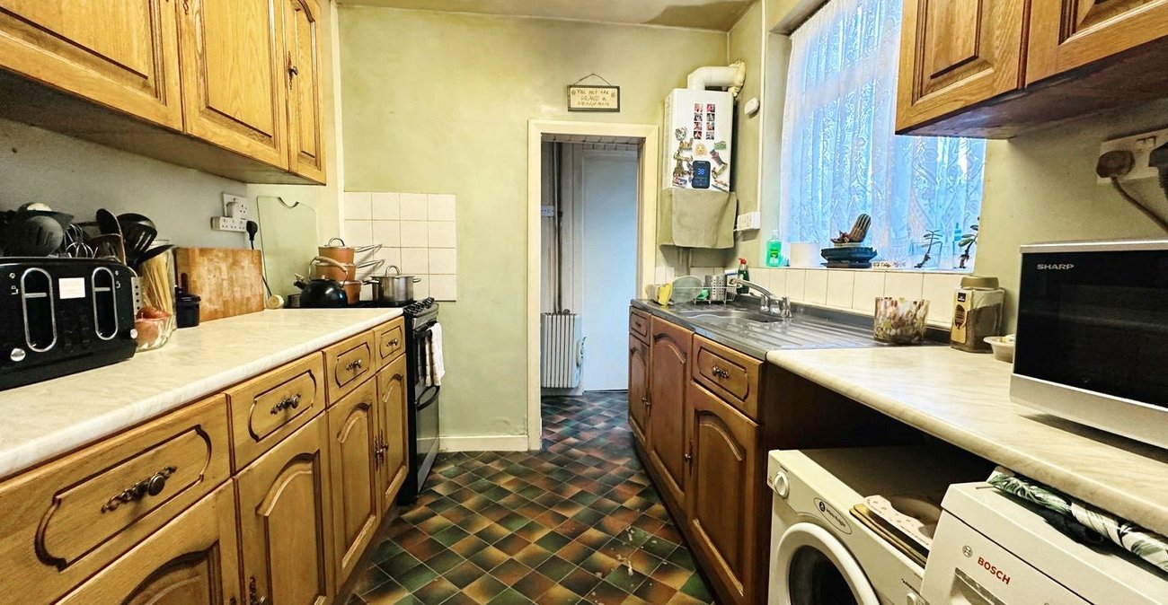 3 bedroom house for sale in London | Robinson Jackson