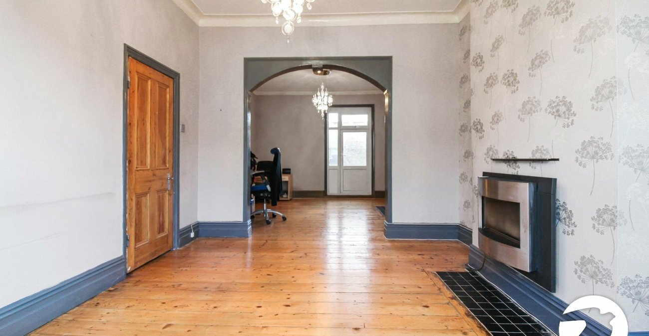 3 bedroom house for sale in London | Robinson Jackson