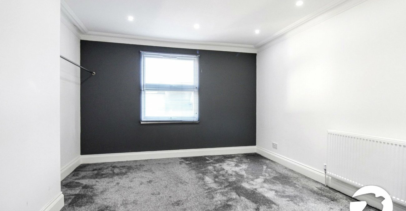 3 bedroom house for sale in London | Robinson Jackson