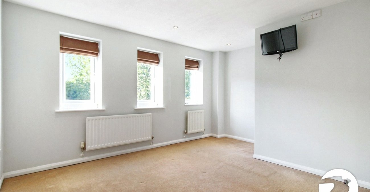 2 bedroom house for sale in London | Robinson Jackson