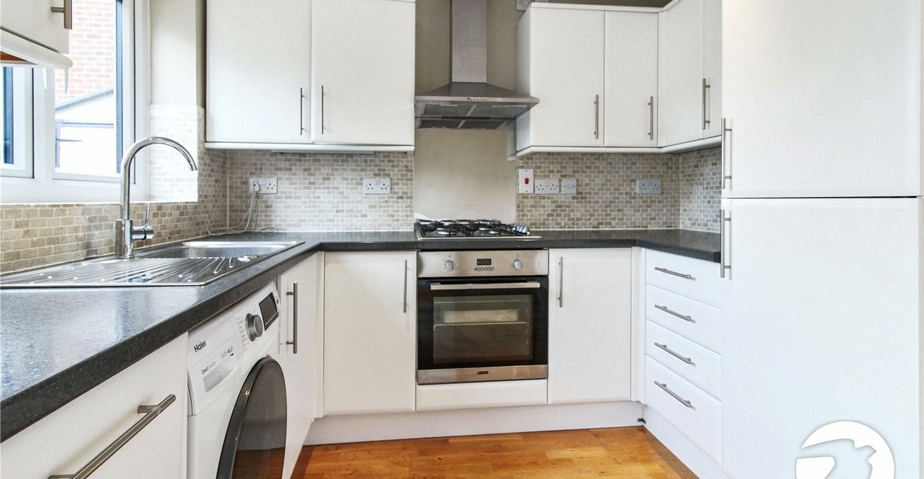 2 bedroom house for sale in London | Robinson Jackson