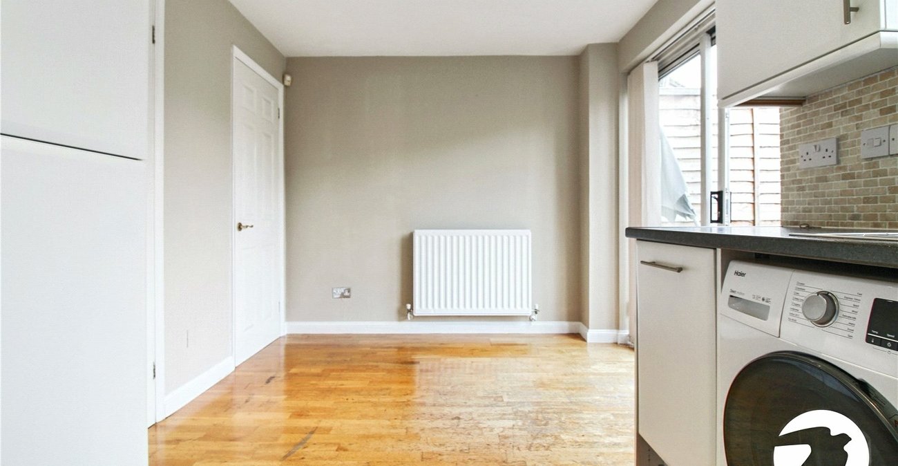 2 bedroom house for sale in London | Robinson Jackson