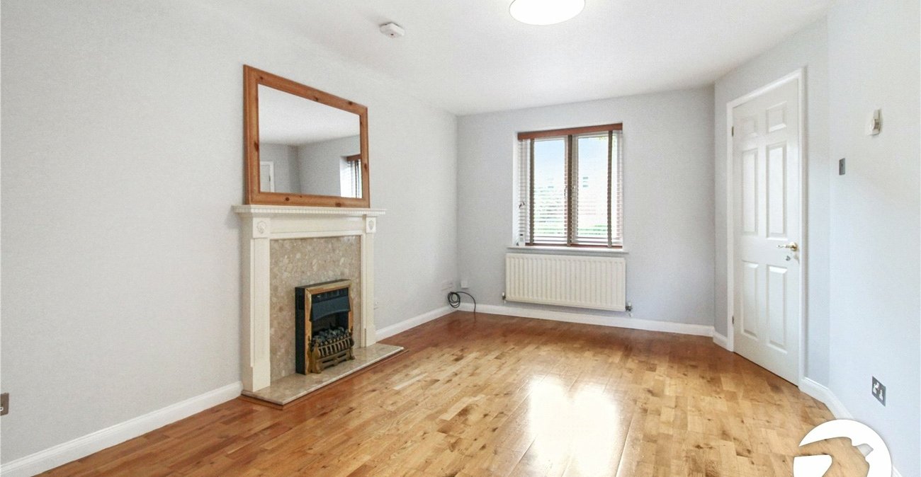 2 bedroom house for sale in London | Robinson Jackson