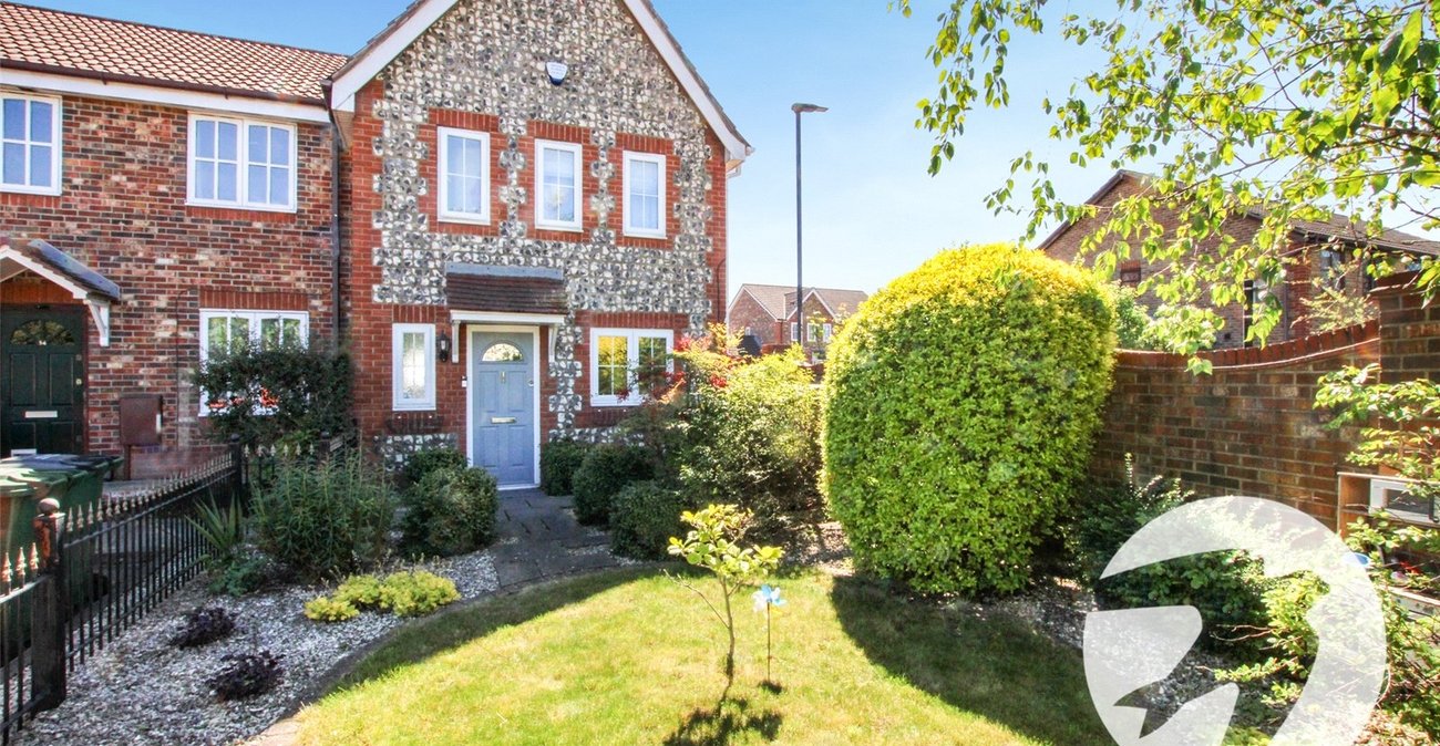 3 bedroom house for sale in London | Robinson Jackson