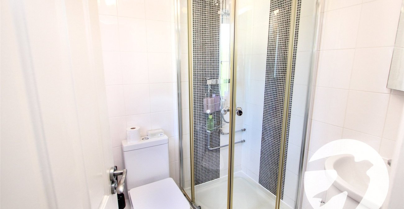 3 bedroom house for sale in London | Robinson Jackson