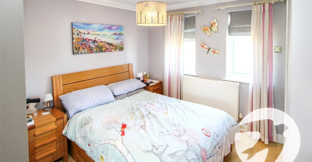 3 bedroom house for sale in London | Robinson Jackson