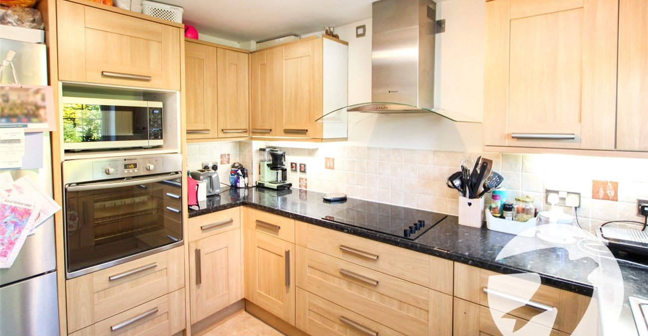 3 bedroom house for sale in London | Robinson Jackson