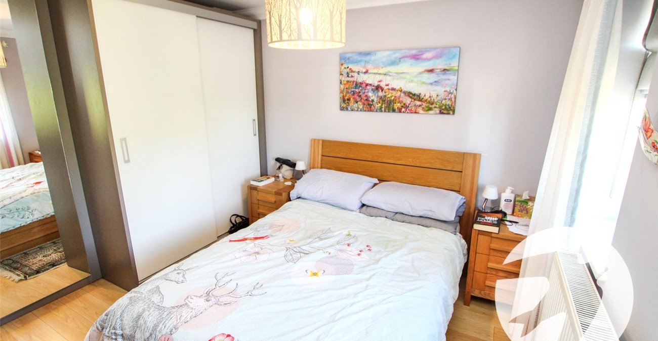 3 bedroom house for sale in London | Robinson Jackson