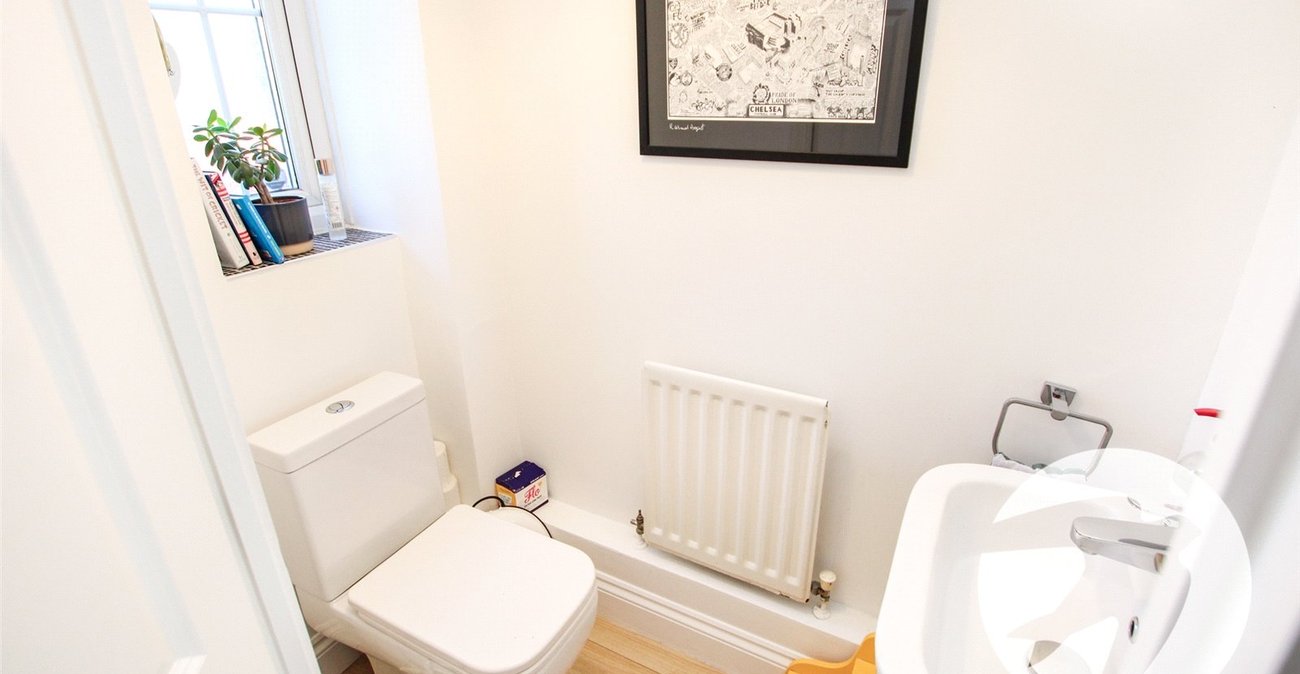 3 bedroom house for sale in London | Robinson Jackson