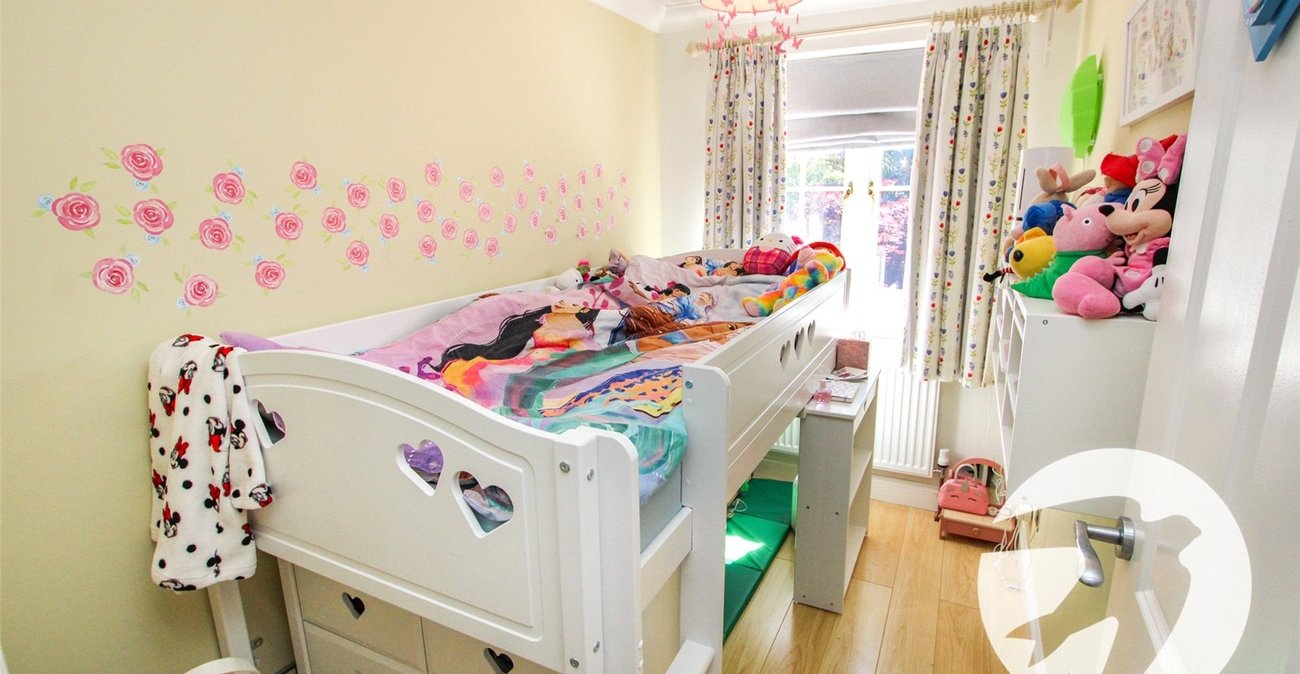 3 bedroom house for sale in London | Robinson Jackson