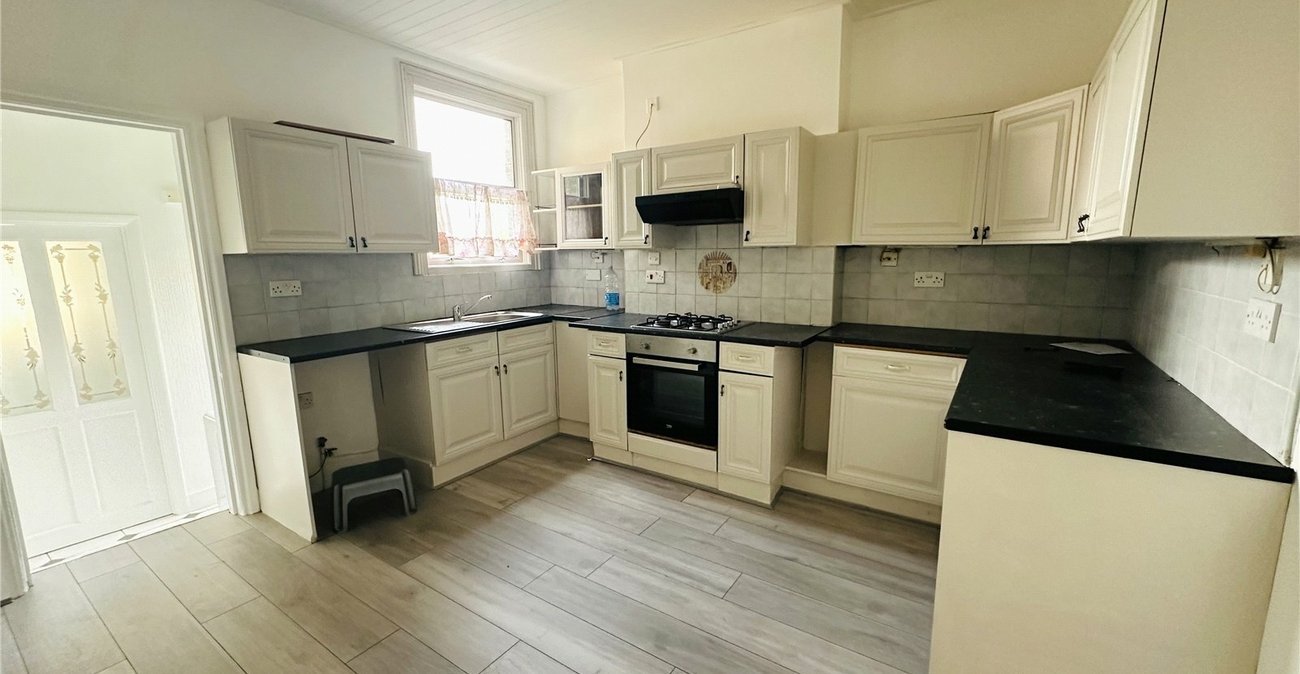 3 bedroom house for sale in London | Robinson Jackson