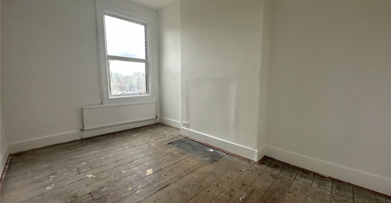 3 bedroom house for sale in London | Robinson Jackson