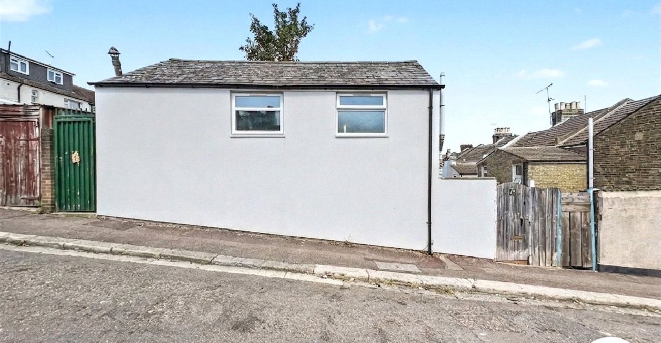 1 bedroom house for sale in Chatham | Robinson Michael & Jackson