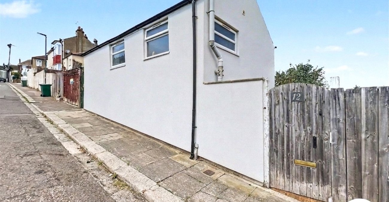 1 bedroom house for sale in Chatham | Robinson Michael & Jackson