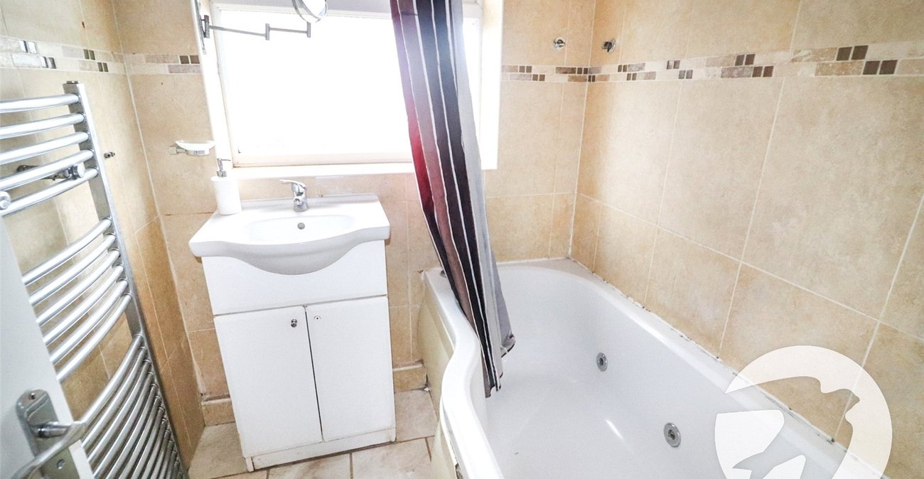 3 bedroom house for sale in Erith | Robinson Jackson