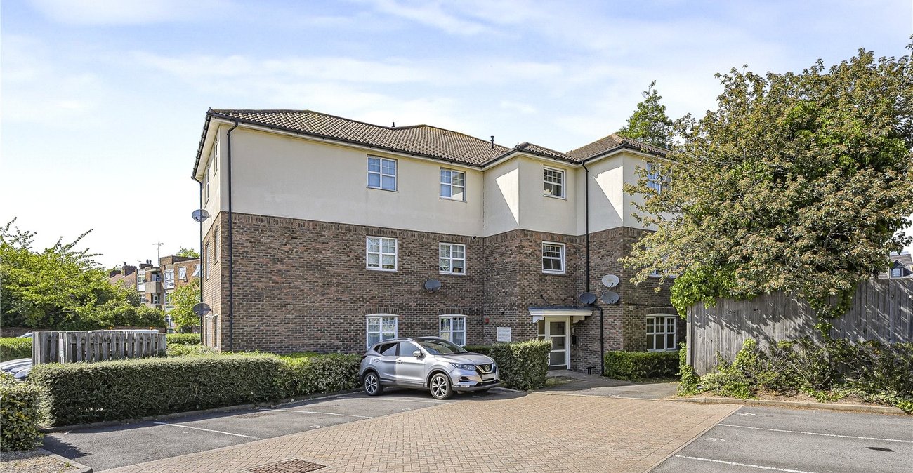 2 bedroom property for sale in Dartford | Robinson Jackson