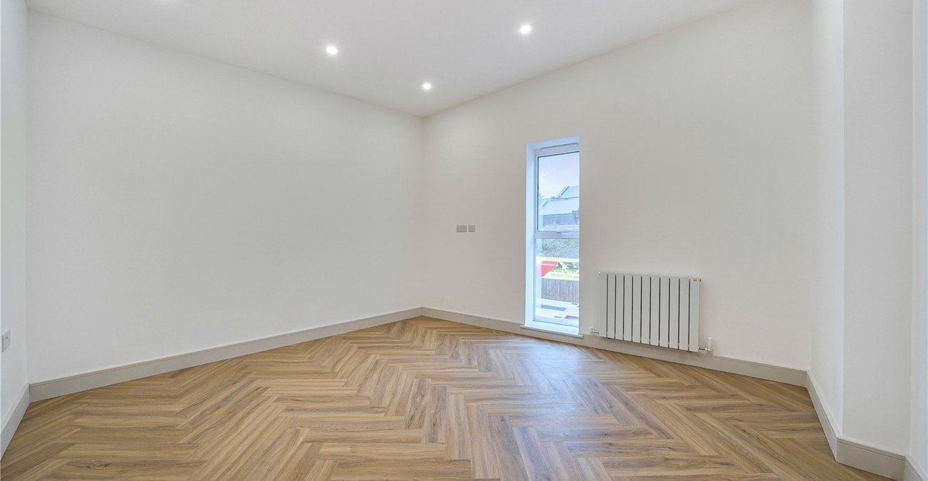 2 bedroom house for sale in London | Robinson Jackson