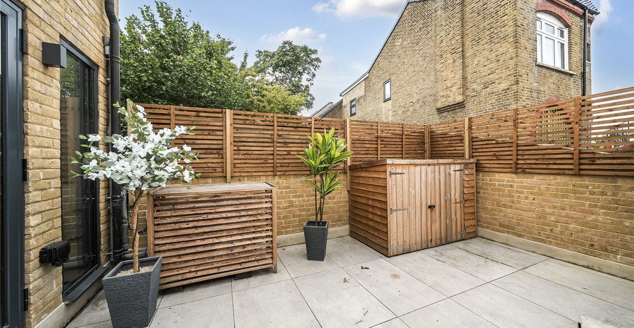 2 bedroom house for sale in London | Robinson Jackson