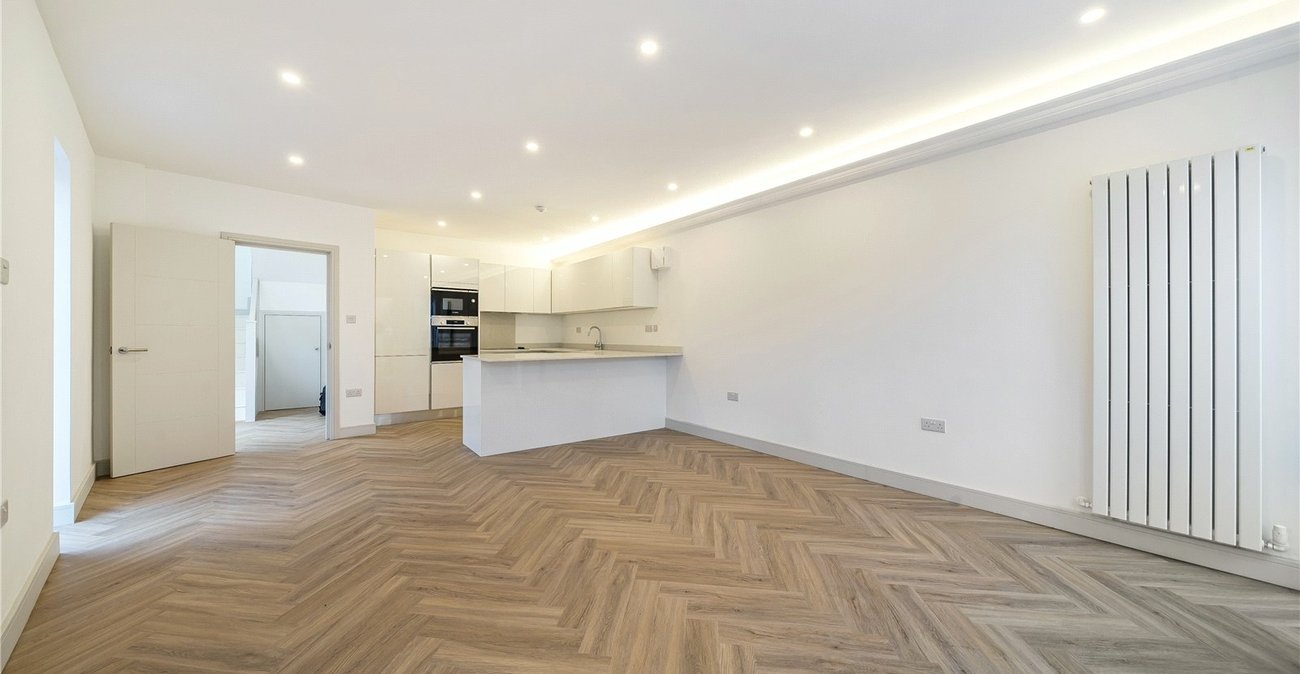 2 bedroom house for sale in London | Robinson Jackson