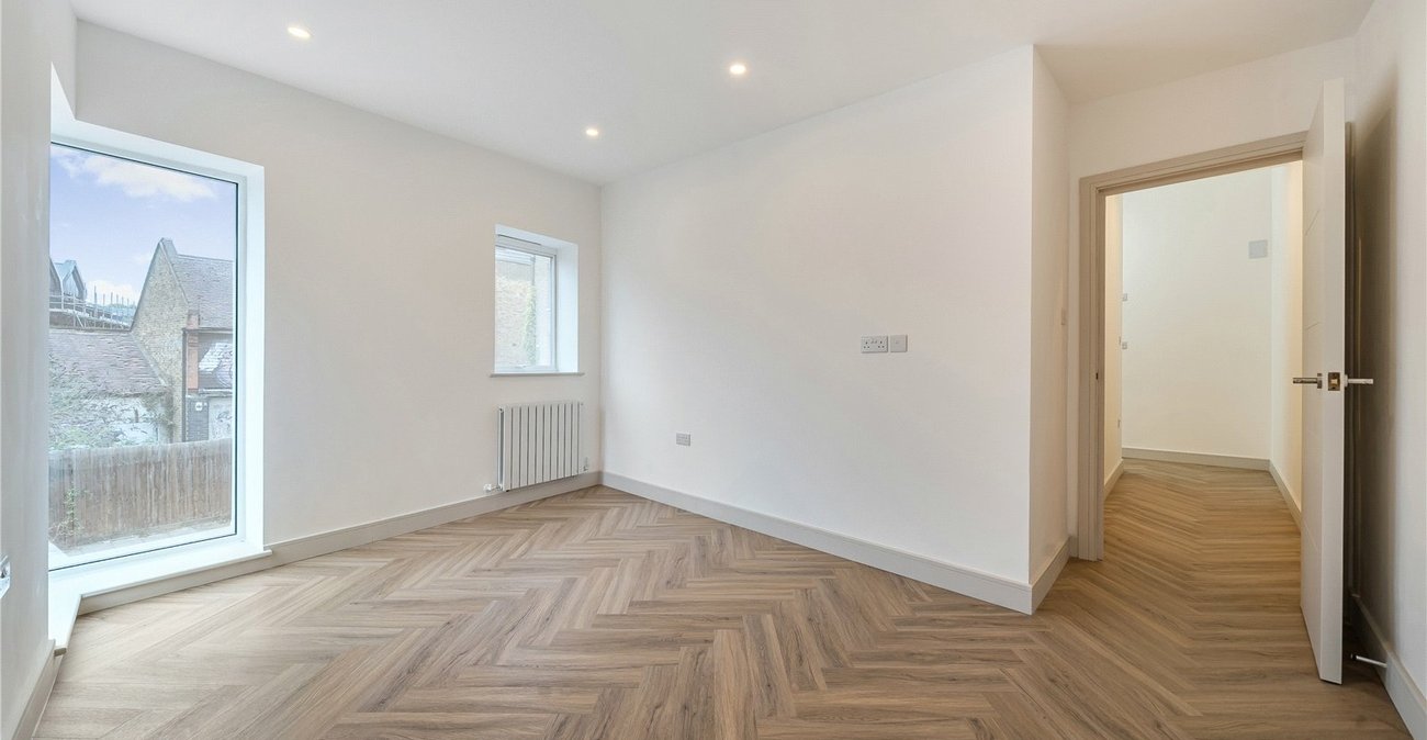 2 bedroom house for sale in London | Robinson Jackson